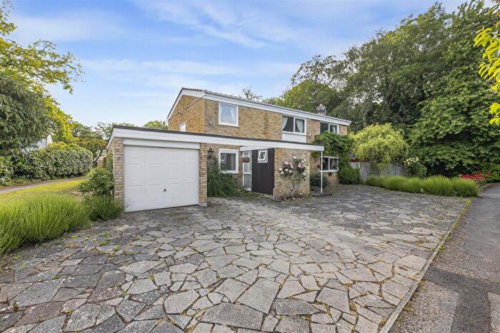 4 Bedroom Detached House For Sale In The Paddock, Vigo, DA13