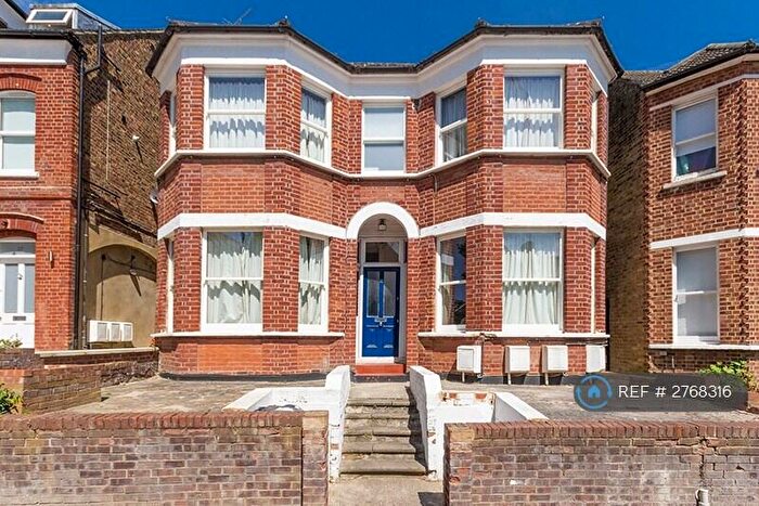 3 Bedroom Flat To Rent In Thornlaw Road, London, SE27