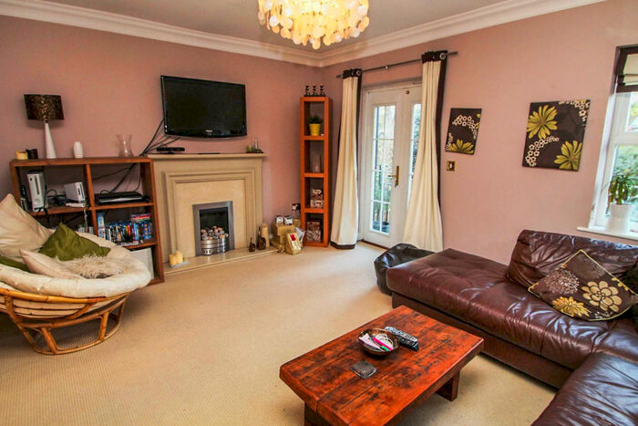 3 Bedroom Town House To Rent In Carisbrooke Road, Headingley, LS16