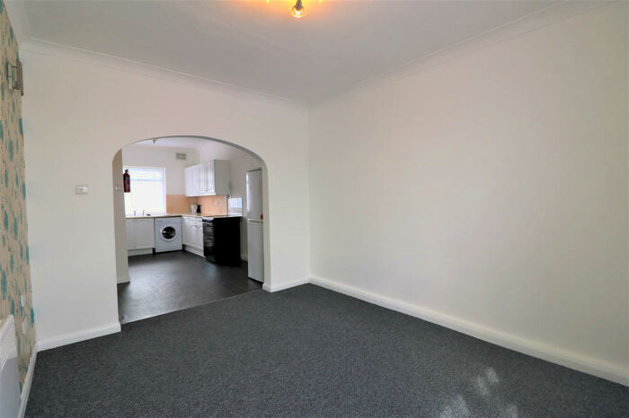 1 Bedroom Flat To Rent In Civic Square, Tilbury, Essex, RM18