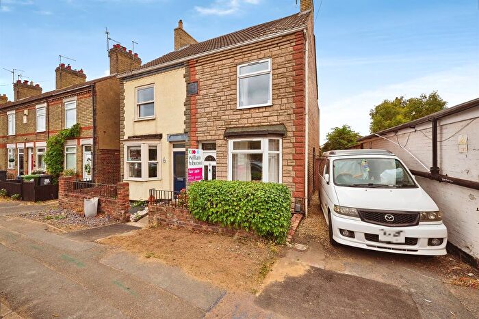 3 Bedroom Semi-Detached House For Sale In Broadway, Yaxley, Peterborough, PE7