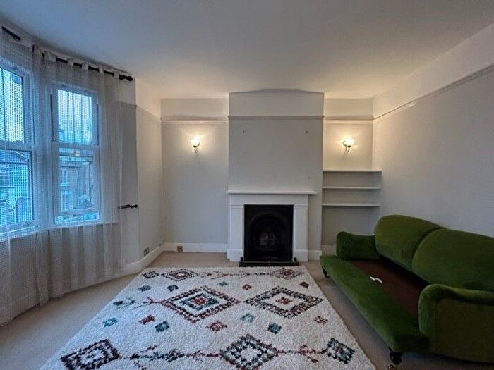 3 Bedroom Maisonette To Rent In Mulberry Way, London, E18