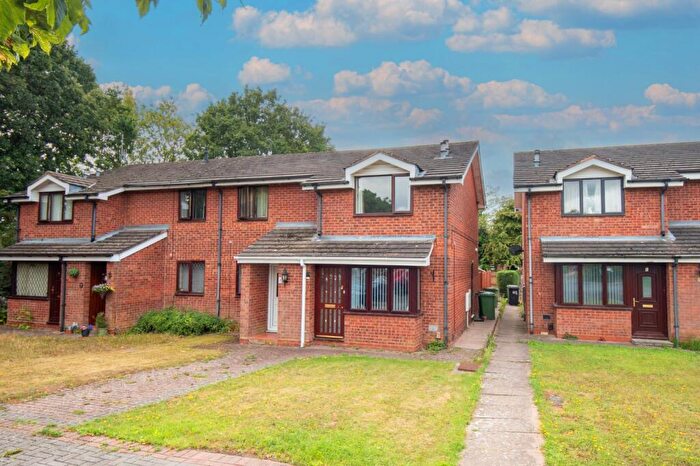 2 Bedroom Maisonette For Sale In Tenbury Close, Redditch, Worcestershire, B98