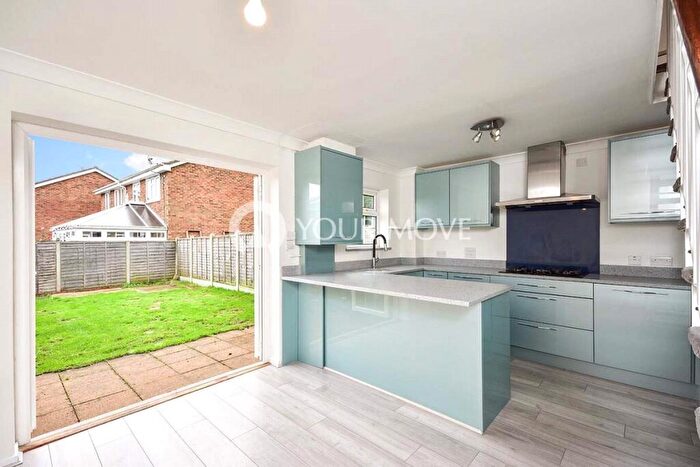 3 Bedroom Terraced House For Sale In Pinewood Drive, Chatham, Kent, ME5