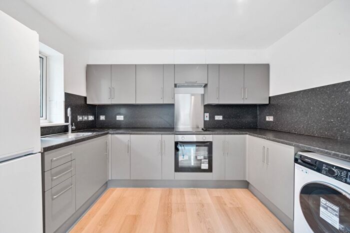 2 Bedroom Flat To Rent In Frances Street, London, SE18