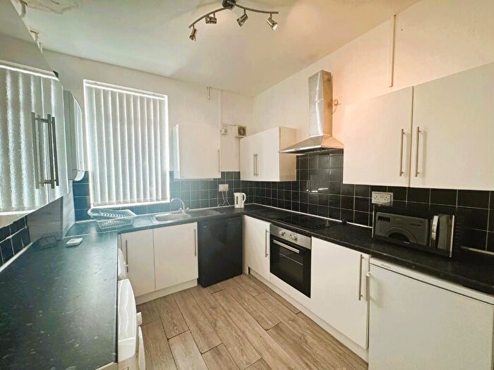 5 Bedroom Semi-Detached House To Rent In Lenton Boulevard, Nottingham, Nottinghamshire, NG7