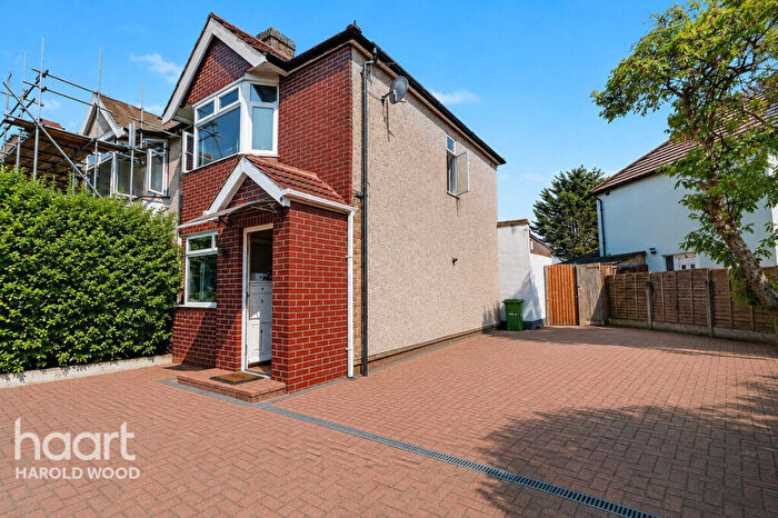 3 Bedroom Semi-Detached House For Sale In Heaton Close, Heaton Grange, RM3