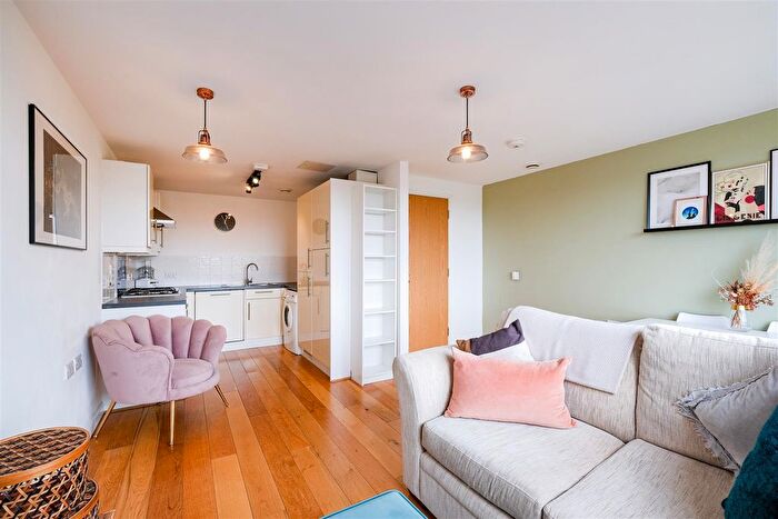 1 Bedroom Flat For Sale In Grange Park Road, London, E10