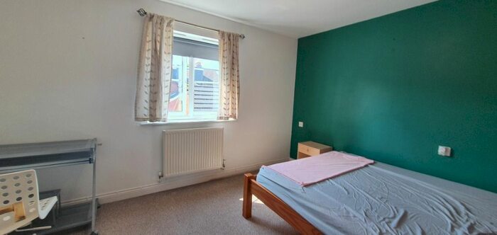 3 Bedroom Semi-Detached House To Rent In Firedrake Croft, Coventry, CV1