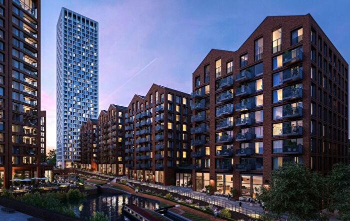 2 Bedroom Penthouse For Sale In Glasswater Locks, Region, B4