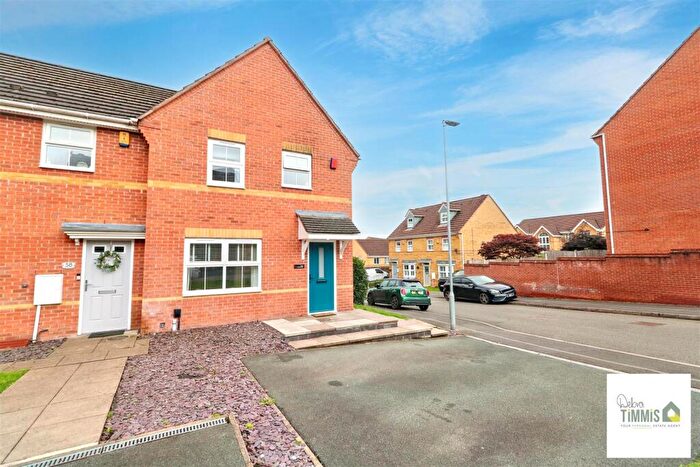 3 Bedroom Town House For Sale In Hayeswood Grove, Norton Heights, Stoke-On-Trent, ST6