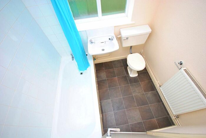 2 Bedroom Apartment To Rent In Willow Court, Stowe Avenue, West Bridgford, Nottingham, NG2