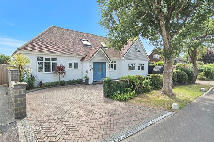 5 Bedroom Detached House For Sale In South View, East Preston, BN16