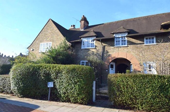 3 Bedroom Detached House To Rent In Asmuns Place, London, NW11