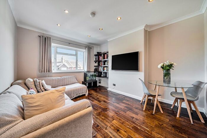 2 Bedroom Maisonette For Sale In Alnwick Road, Lee, SE12