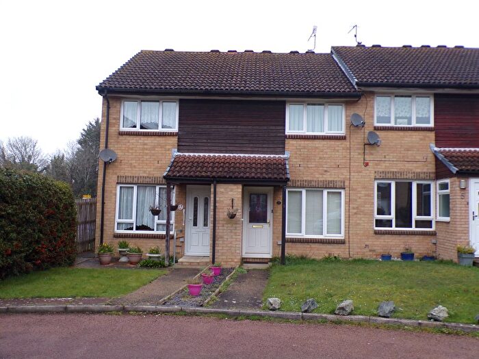 2 Bedroom End Of Terrace House To Rent In Oakfields, Crawley, RH10