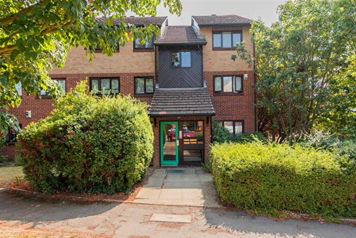 1 Bedroom Flat For Sale In Alders Close, London, E11