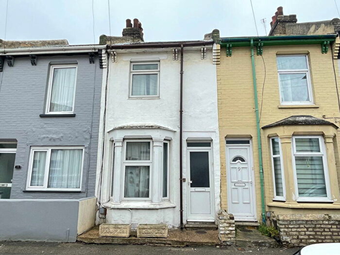 2 Bedroom Terraced House For Sale In Queens Road, Gillingham, ME7