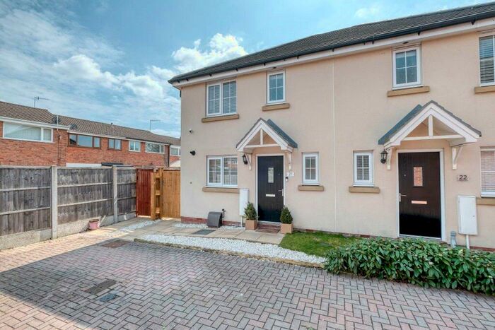 3 Bedroom Semi-Detached House To Rent In Kingcup Close, Catshill, Bromsgrove, Worcestershire, B61