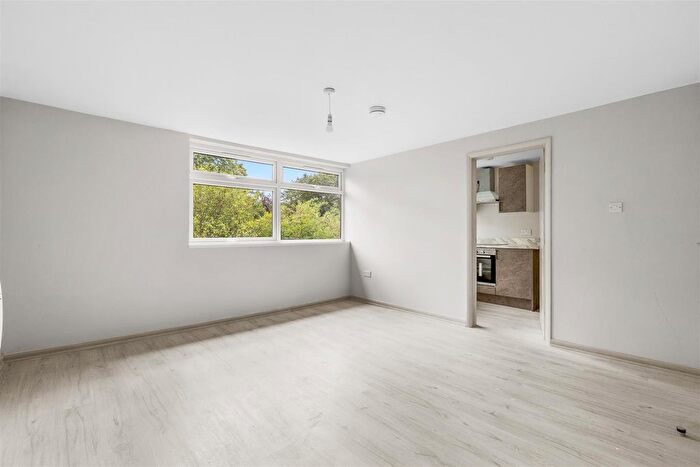 1 Bedroom Flat To Rent In Pettifer Way, High Wycombe, HP12