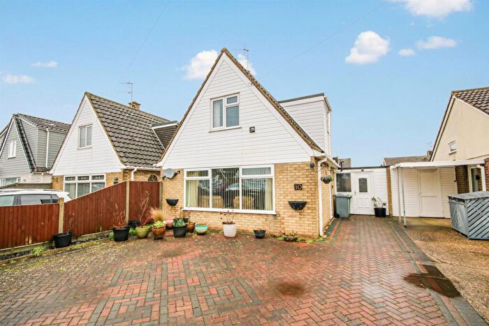 3 Bedroom Link Detached House For Sale In Meadow Close, Hellesdon, NR6