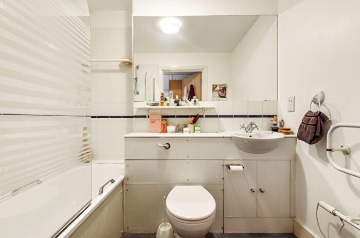 3 Bedroom Flat To Rent In North Bank, London, NW8