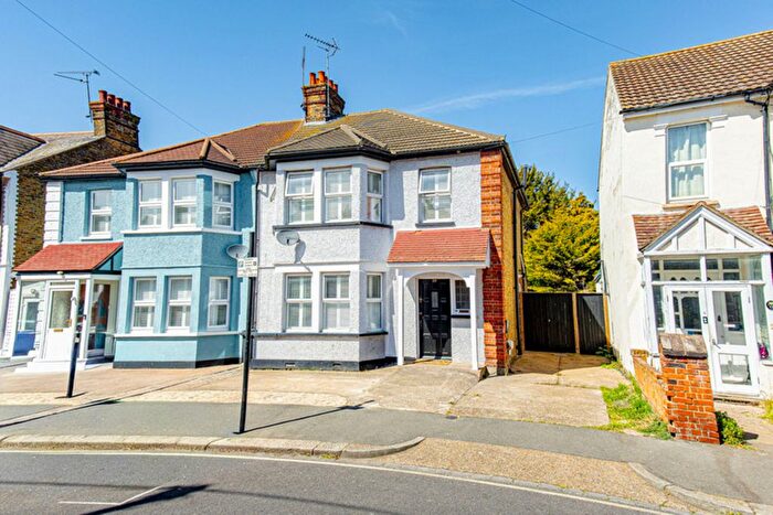 3 Bedroom Semi-Detached House For Sale In Swanage Road, Southend-On-Sea, SS2