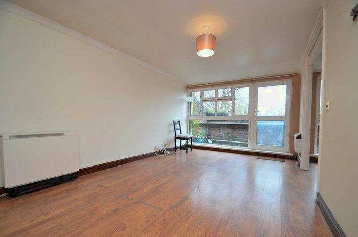 2 Bedroom Apartment To Rent In Howletts Lane, Ruislip, HA4