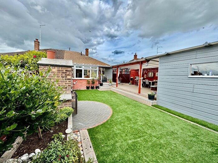 3 Bedroom Semi-Detached Bungalow For Sale In Twyford Avenue, NN9