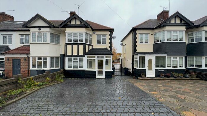 3 Bedroom House To Rent In Westview Drive, Woodford Green, IG8