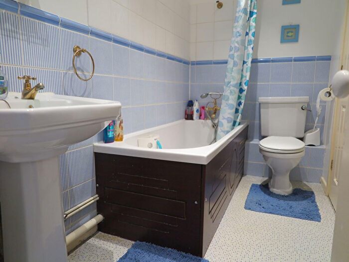 2 Bedroom End Of Terrace House To Rent In Greenland Quay, Surrey Quays, SE16