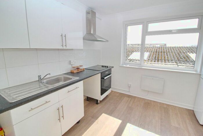 2 Bedroom Flat To Rent In Claybank Road, Portsmouth, PO3