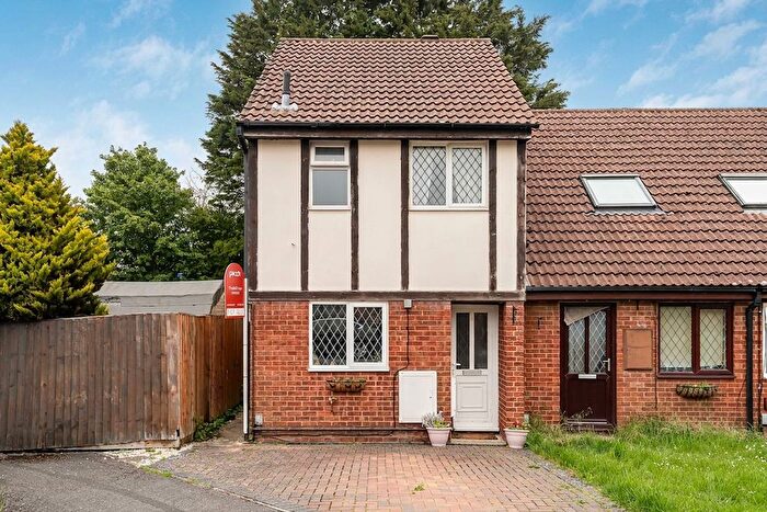 2 Bedroom End Of Terrace House For Sale In Kestrel Drive, Swindon, SN3