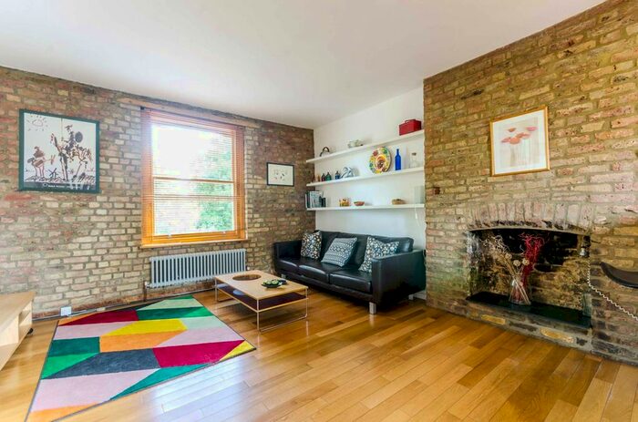 2 Bedroom Flat To Rent In Green Lanes, Manor House, London, N4