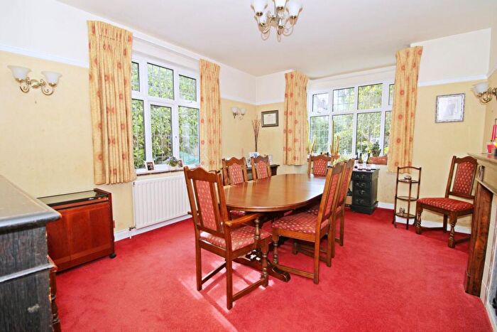 4 Bedroom Detached House For Sale In Oakwood Avenue, Beckenham, BR3
