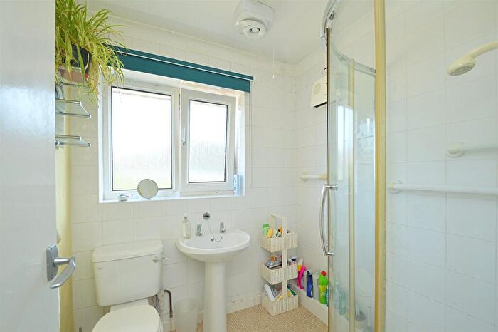 2 Bedroom Flat For Sale In Fantastic Countryside Views * Wroxall, PO38