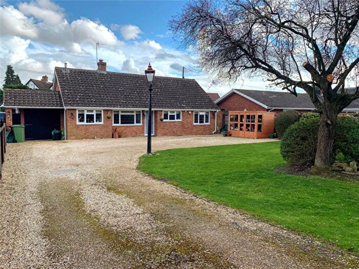 3 Bedroom Bungalow For Sale In Padworth, Reading, RG7