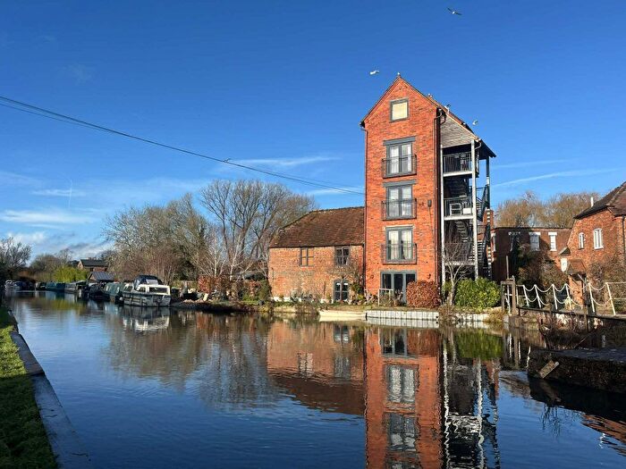 1 Bedroom Flat To Rent In The Granary, West Mills, Newbury, RG14