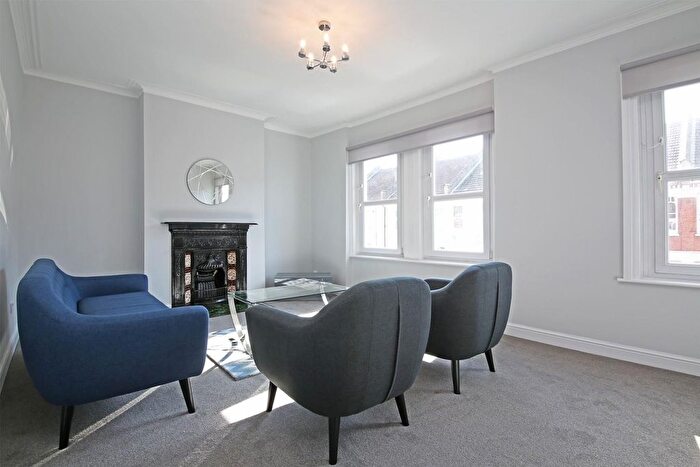 3 Bedroom Flat To Rent In Gilbey Road, Tooting, SW17