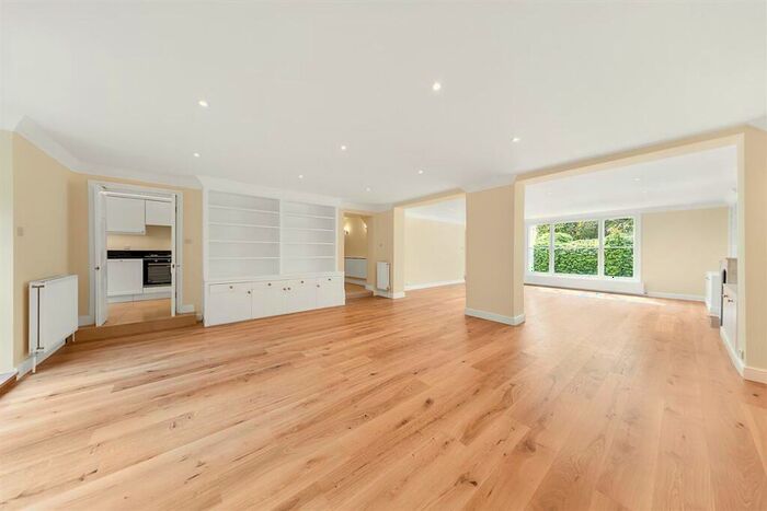 3 Bedroom Flat To Rent In The Boltons, SW10