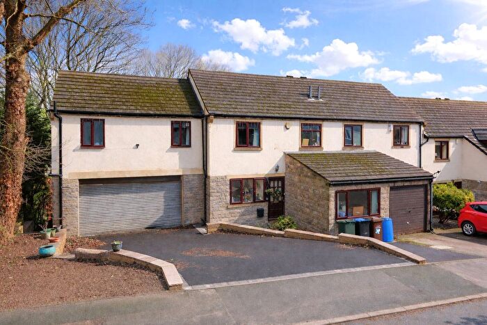 4 Bedroom End Of Terrace House For Sale In Cliffe Lane South, Baildon, Shipley, West Yorkshire, BD17