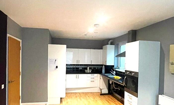 2 Bedroom Flat To Rent In Melling Drive, Enfield, EN1