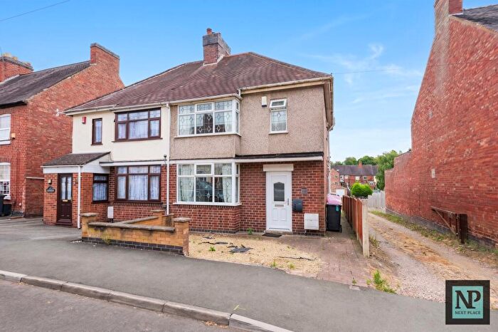2 Bedroom Semi Detached House For Sale In New Street, Dordon, B78