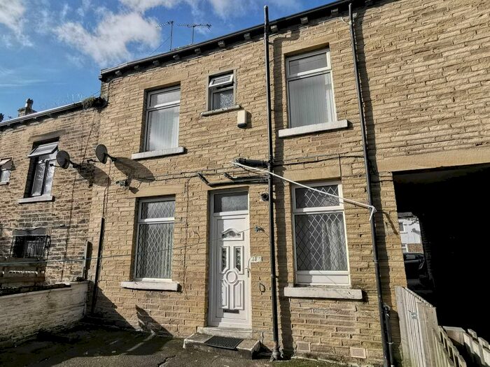 2 Bedroom Terraced House To Rent In St. Leonards Road, Bradford, BD8