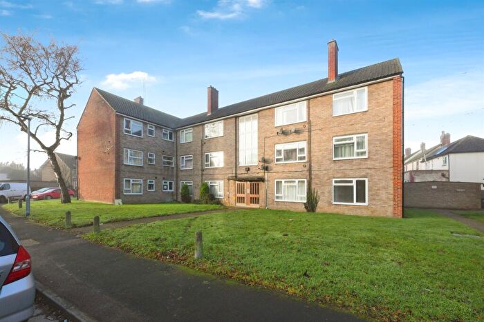 2 Bedroom Apartment For Sale In Berkeley Close, Ware, SG12