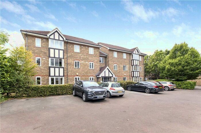 2 Bedroom Flat To Rent In Woodgate Drive, London, SW16