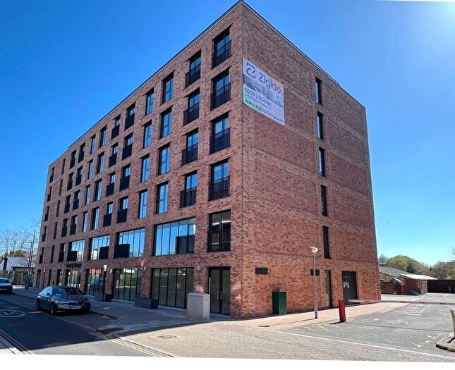 Studio To Rent In Victoria Road, Feltham, London, TW13