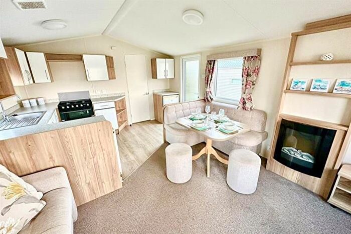 2 Bedroom Mobile/park Home For Sale In Maer Lane, Bude, EX23