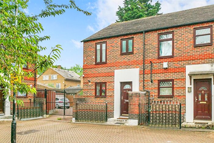 2 Bedroom End Of Terrace House For Sale In Stonechat Square, London, E6