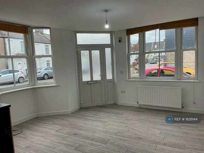 2 Bedroom Flat To Rent In Edinburgh Court, Margate, CT9